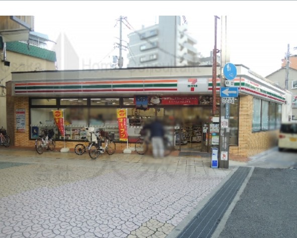 シェモワ　八尾 コンビ二