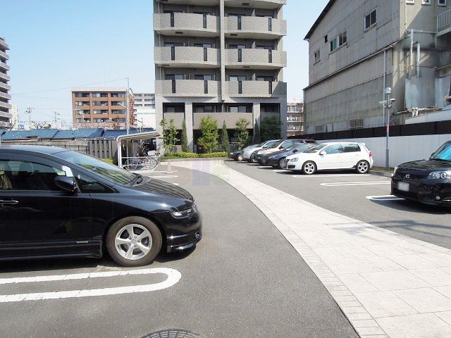 インノバーレ桜ヶ丘 駐車場