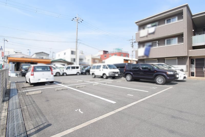 シャーメゾン友井 駐車場