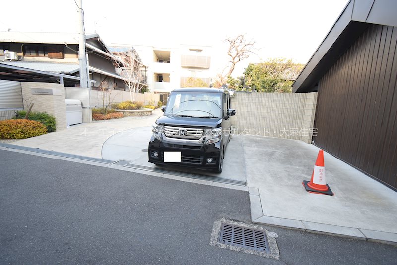 マ・メゾン上小阪 駐車場