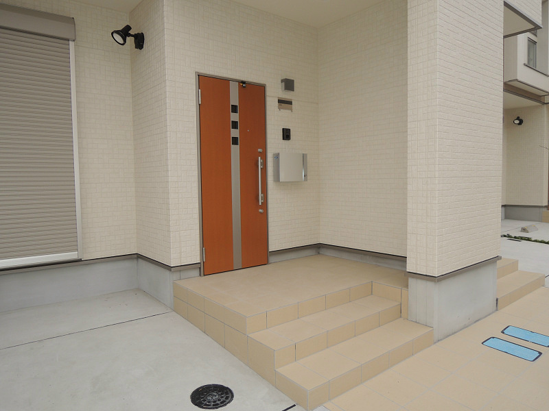 ヴィラージュ新町 玄関